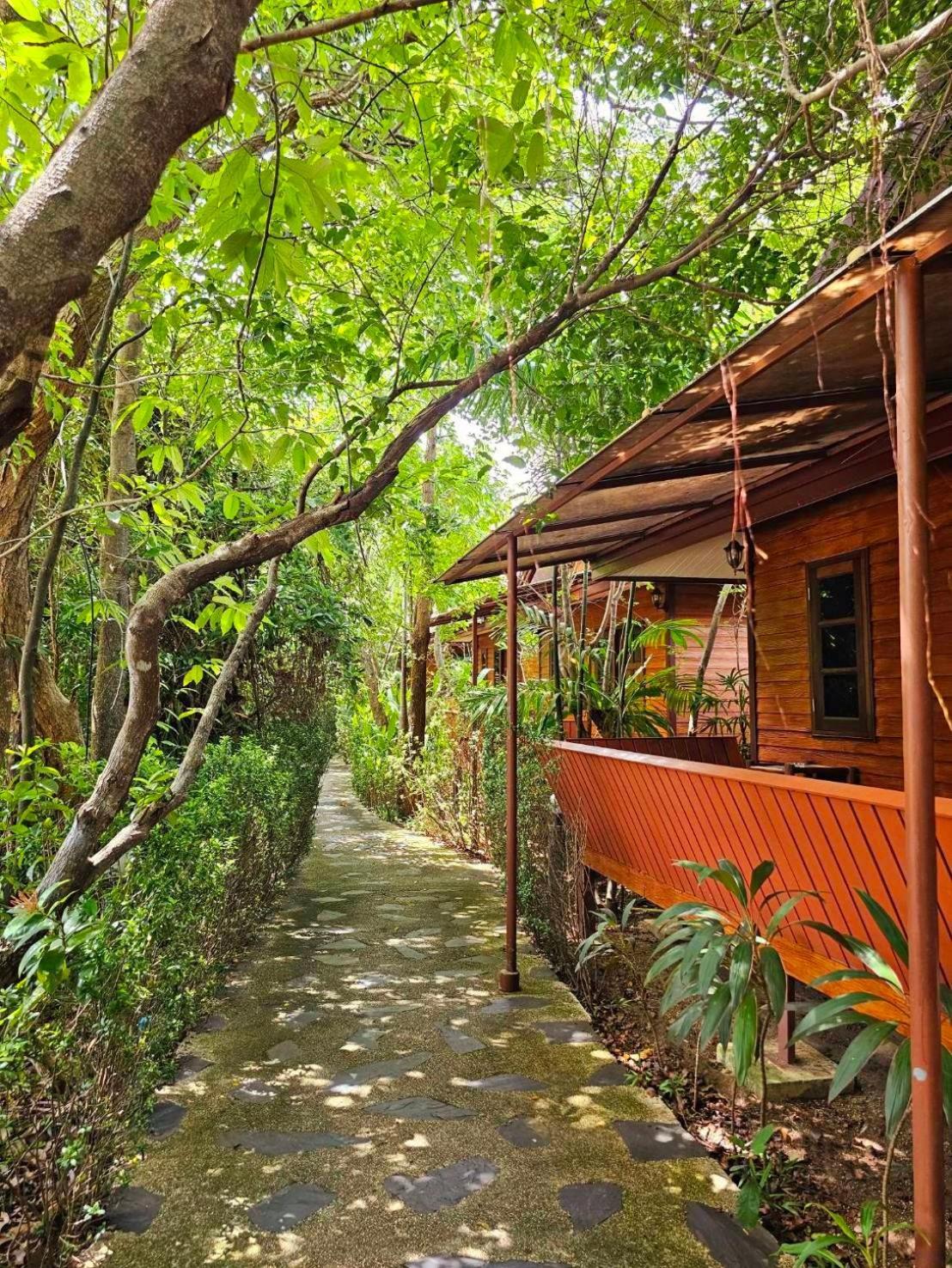 Samran Resort Chalong Buitenkant foto